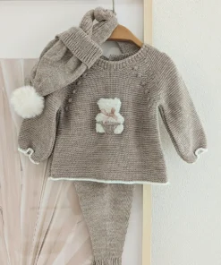 MAC Ilusion knit outfit